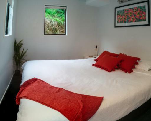 Central, Modern Loft Style Home - 2 Min Walk From Town 퀸즈타운 외부 사진